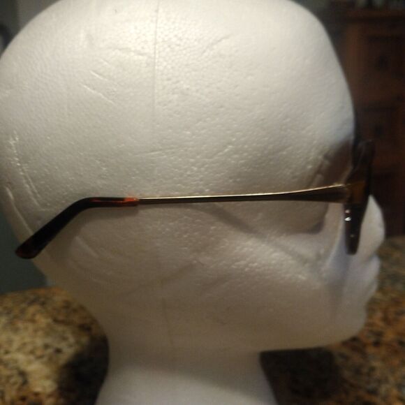 The Limited Hand Polished Modern Cat Eye Tortoise Full Rim Women's Sunglasses - Picture 4 of 13